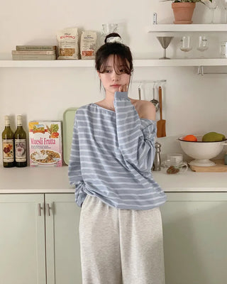 Striped off-shoulder sweatshirt