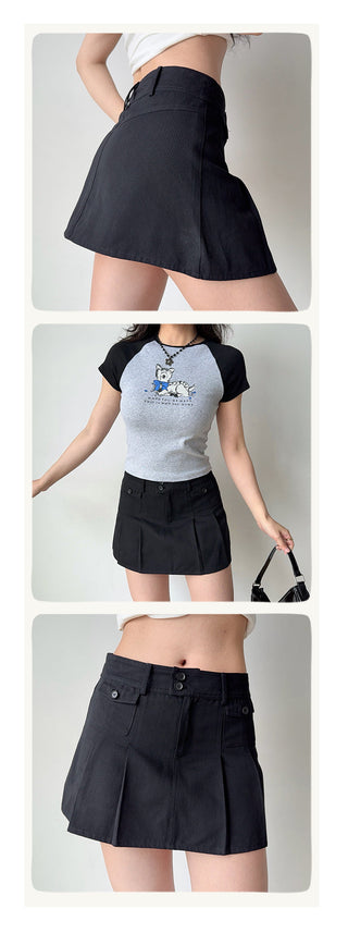 black pleated skirt