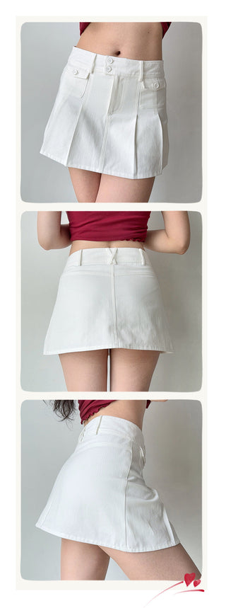 black pleated skirt