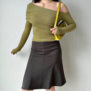 One collar off-shoulder long-sleeved top