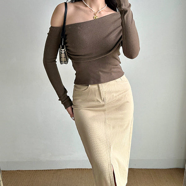 One collar off-shoulder long-sleeved top