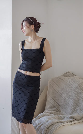 Slim waist mesh skirt