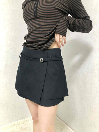 Minimal A-line Shorts with Metal Ring Accent