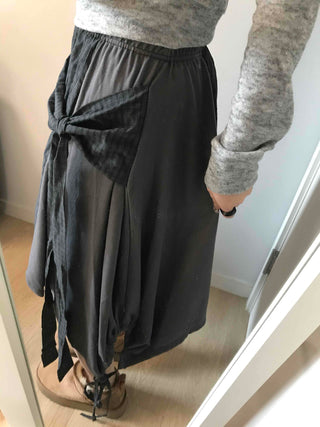 Pocket Detail Elastic Waist A-Line Midi Skirt