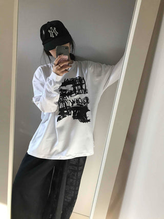 Graffiti Lettering Oversized Round Long Sleeve T-shirt