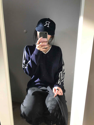 Three-Line Side Line Loose Fit V-Neck Knit