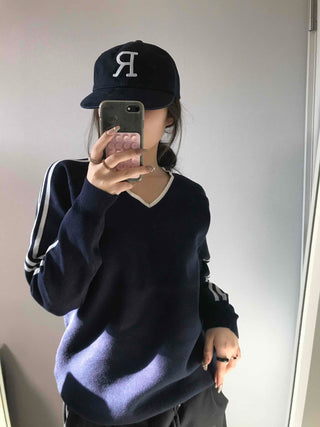 Three-Line Side Line Loose Fit V-Neck Knit