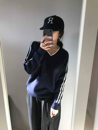 Three-Line Side Line Loose Fit V-Neck Knit
