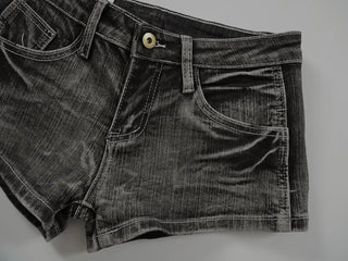 Heesi Back Pocket Low-Rise Shorts