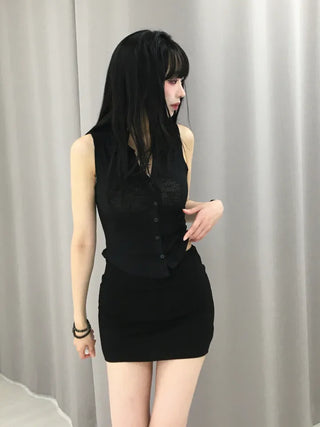 Cura V-Colla Rounded Button Sleeveless Top