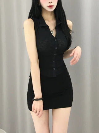 Cura V-Colla Rounded Button Sleeveless Top