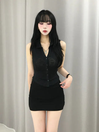 Cura V-Colla Rounded Button Sleeveless Top