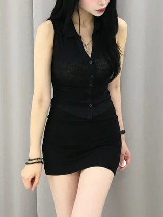 Cura V-Colla Rounded Button Sleeveless Top