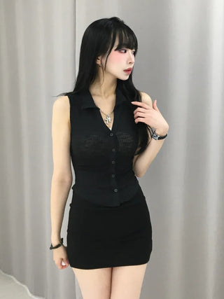 Cura V-Colla Rounded Button Sleeveless Top