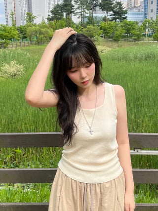 Camon Semi-Slim Square Neck Basic Sleeveless