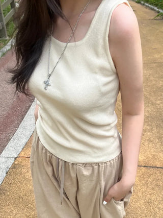 Camon Semi-Slim Square Neck Basic Sleeveless