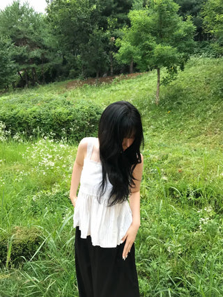 Delicate Fit Square Neck Frill Sleeveless Blouse