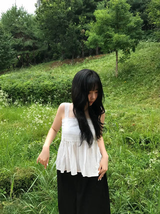 Delicate Fit Square Neck Frill Sleeveless Blouse