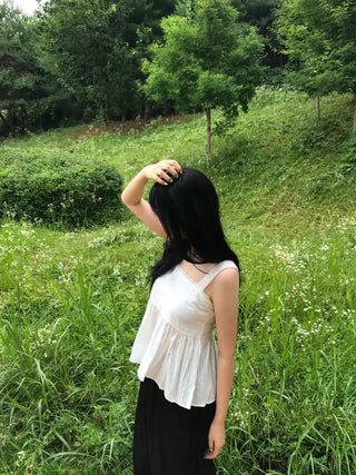 Delicate Fit Square Neck Frill Sleeveless Blouse