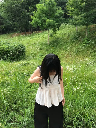 Delicate Fit Square Neck Frill Sleeveless Blouse