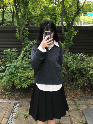 Pure Plain V-Neck Knit