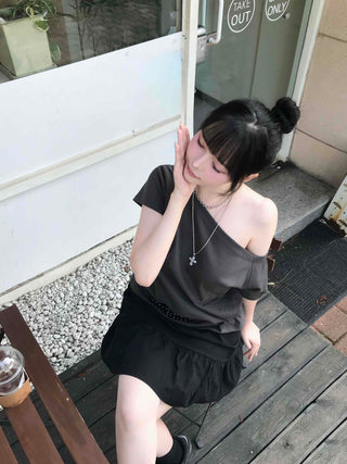 Plain Asymmetrical Off-Shoulder Short-Sleeve T-Shirt