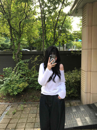 Delicate Fit Natural Long Sleeve Off-Shoulder T-Shirt