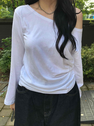 Delicate Fit Natural Long Sleeve Off-Shoulder T-Shirt