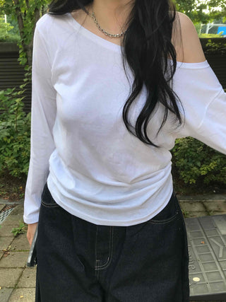 Delicate Fit Natural Long Sleeve Off-Shoulder T-Shirt