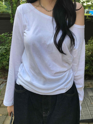 Delicate Fit Natural Long Sleeve Off-Shoulder T-Shirt