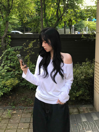 Delicate Fit Natural Long Sleeve Off-Shoulder T-Shirt