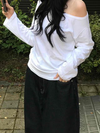 Delicate Fit Natural Long Sleeve Off-Shoulder T-Shirt