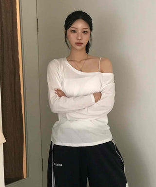 Delicate Fit Off-Shoulder Plain Long-Sleeve T-Shirt
