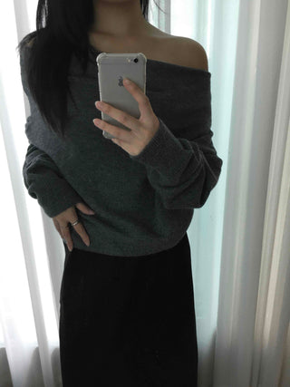 Basic Loose Fit Off-Shoulder Knit