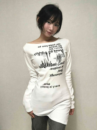 White boat neck off-shoulder long-sleeve t-shirt