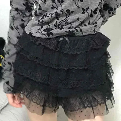 Tiered lace frill shorts