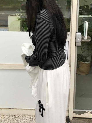 Minimal Arm Cover Striped V-Neck Tee