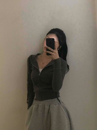 Comfortable plain tight-fit zip-up