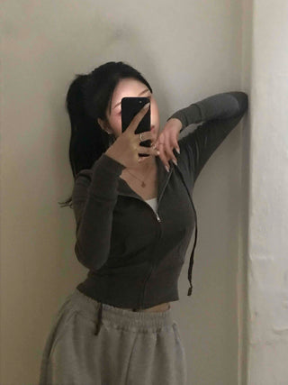 Comfortable plain tight-fit zip-up