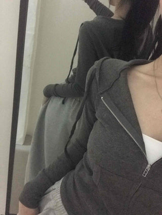 Comfortable plain tight-fit zip-up