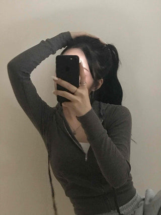 Comfortable plain tight-fit zip-up