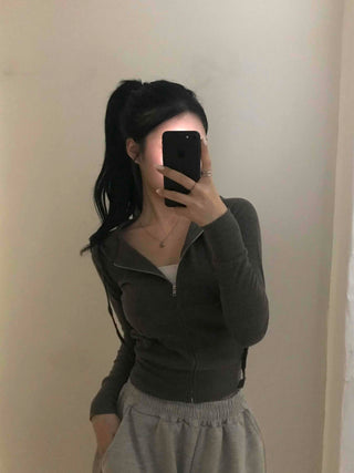 Comfortable plain tight-fit zip-up