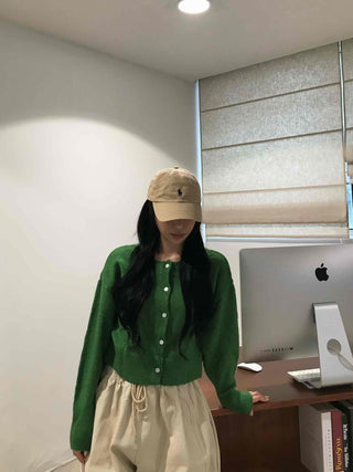 Delicate Loose-fit Crop Cardigan for Transitional Season