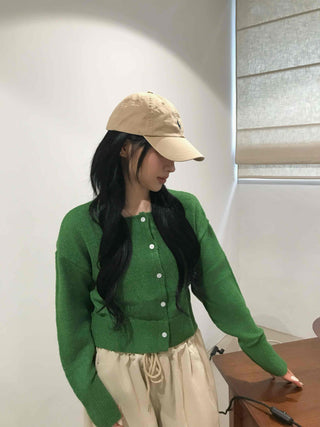 Delicate Loose-fit Crop Cardigan for Transitional Season