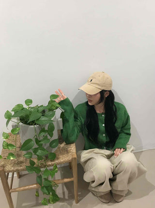 Delicate Loose-fit Crop Cardigan for Transitional Season
