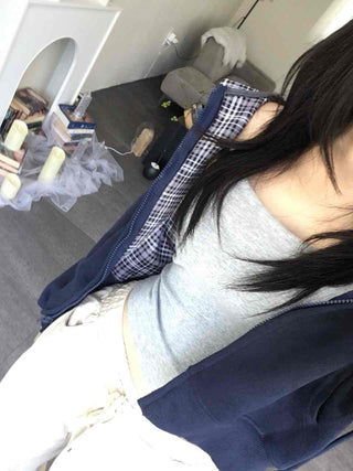 Effortless Chic Basic Autumn Zip-Up with Check Point