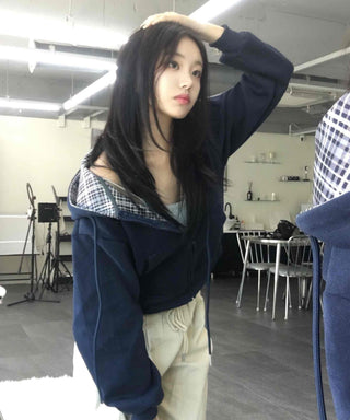 Effortless Chic Basic Autumn Zip-Up with Check Point