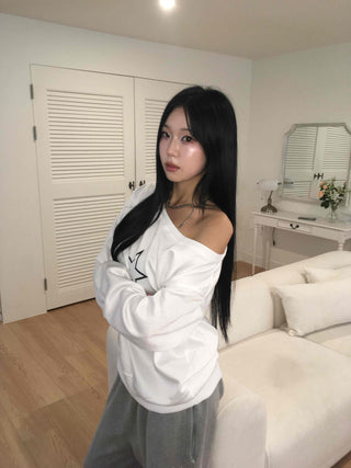 Simple Star Off-Shoulder Oversized Sweatshirt