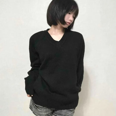 Minimal Avant-Fit Plain V-Neck Knit