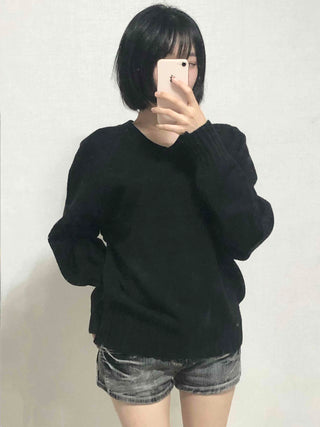 Minimal Avant-Fit Plain V-Neck Knit